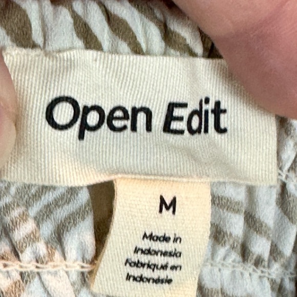 Open Edit Short Sleeve Smocked Back Abstract Print Crop Top - Cream Tan - size M - Picture 6 of 8